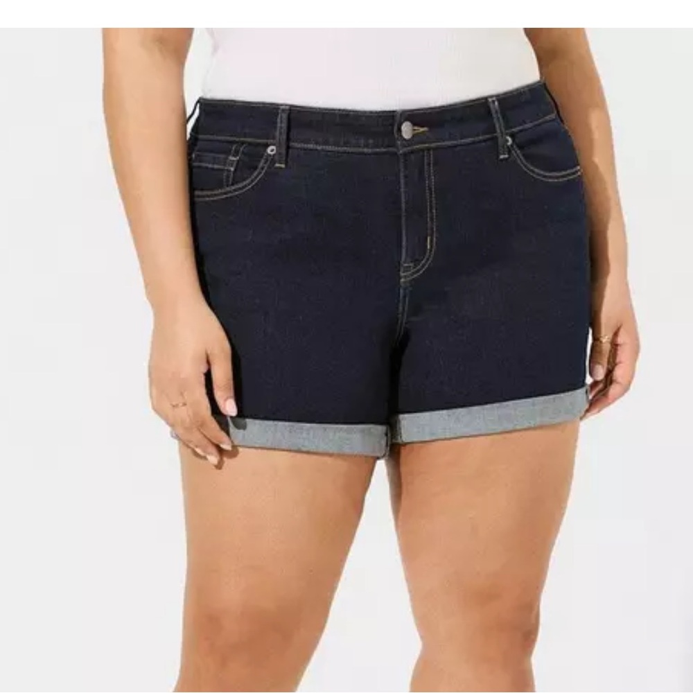 Torrid 5 Inch Perfect Boyfriend Vintage Stretch Mid-Rise Short NWT Size 26